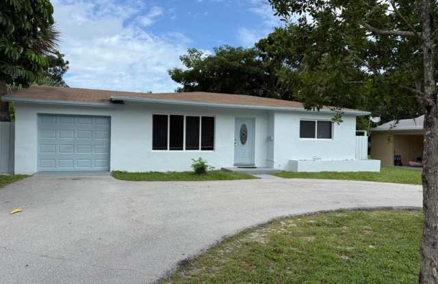 427 Park Ave - 427 Park Avenue, Lake Park, FL 33403