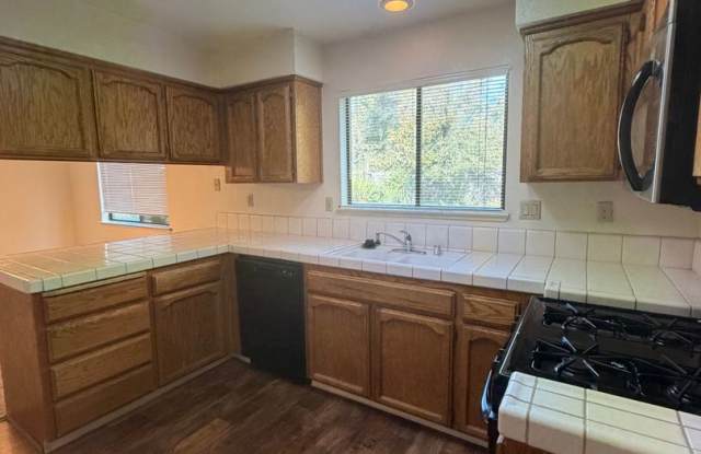 3 Bedroom 2.5 Bathroom Home in Desirable Folsom Gallery 3