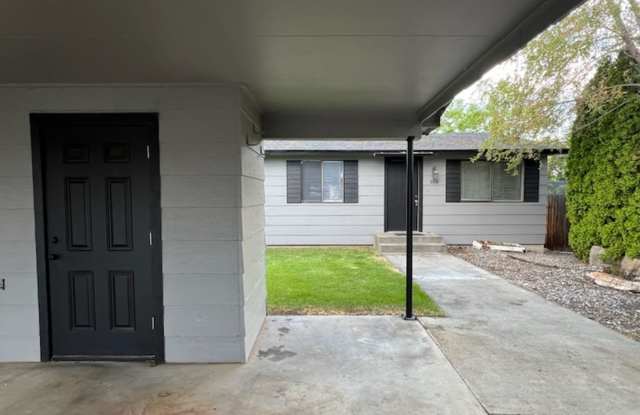 304 2nd St SE - 304 2nd Street Southeast, East Wenatchee, WA 98802
