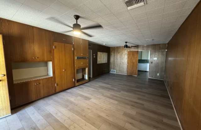 2845 West Palm Lane Gallery 2