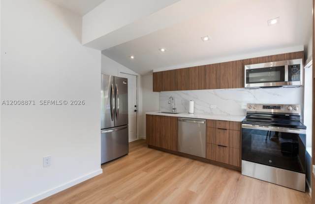 3021 Coconut Grove Dr Gallery 4