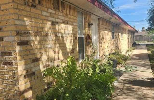 312 N Broadway Street unit: 2 photos photos