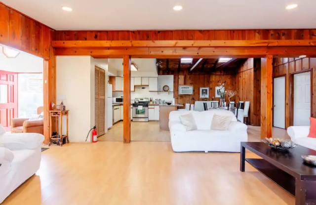 9448 Hillrose Street Gallery 3
