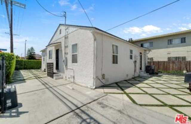 1978 South Holt Avenue Gallery 2