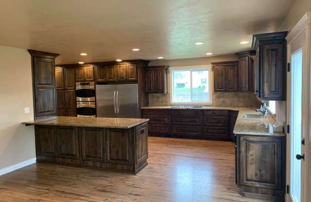Beautiful 5 Bed/3.5 bath in Bountiful! Gallery 1
