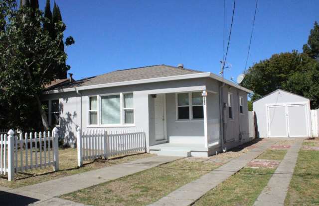 Adorable 2 Bedroom, 1 Bathroom Home in Pittsburg-Walkable to Bart Extension photos photos