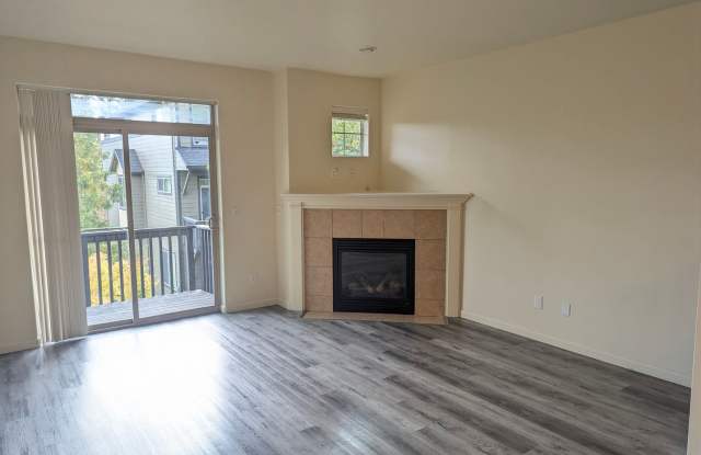 Your First Week is Free! 2 Bedroom + Bonus Room Townhouse in Beaverton - 1562 Southwest 175th Avenue, Aloha, OR 97003
