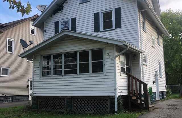938 Post Avenue Gallery 1