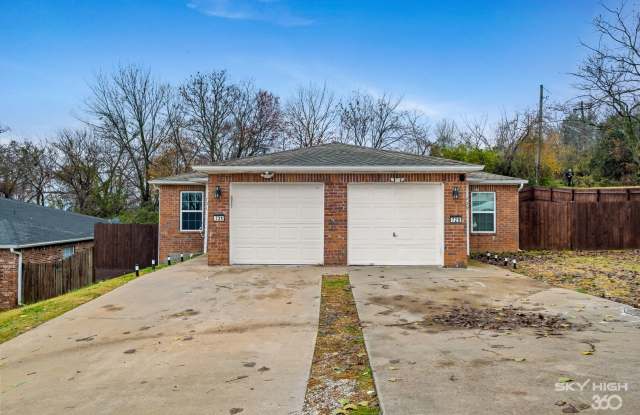 Modern Duplex in Fayetteville, AR Gallery 3