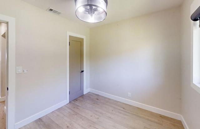 Newly Upgraded 3 bedroom 2 bath Gallery 3