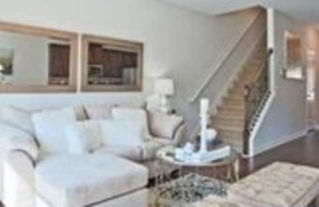 1586 Iris Walk Gallery 3