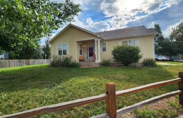 Beautiful 3 Bed 2 Bath Home Near Fort Carson!!! - 6963 Maram Way, Fountain, CO 80817