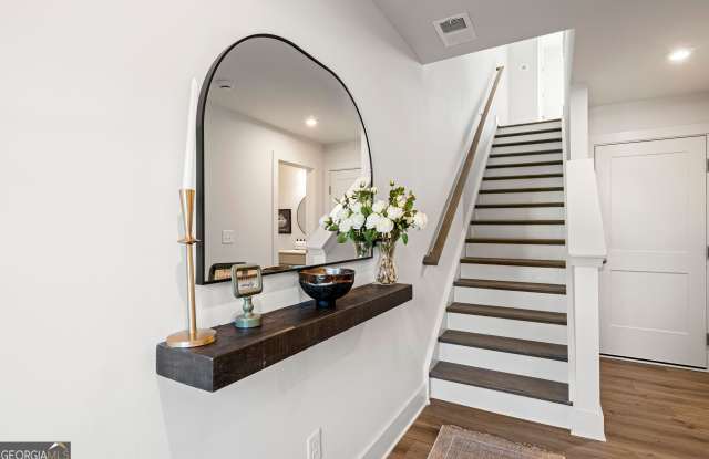 1389 Cozy Court SE Gallery 2