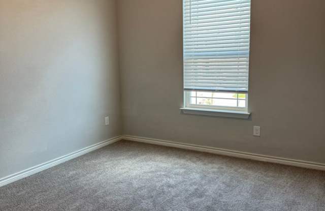 332 McLintock Jarrell, TX Gallery 4