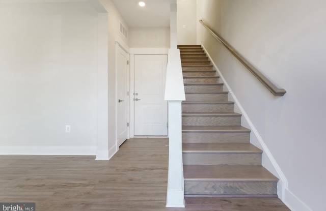 945 SYCAMORE DR SE Gallery 4