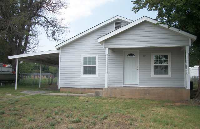 307 South Berry Street - 307 South Berry Street, Burkburnett, TX 76354
