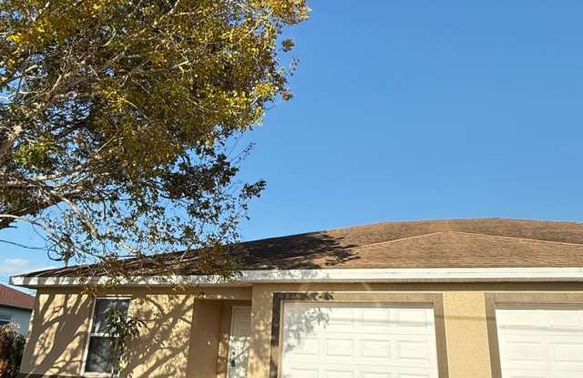 Central located 3 bed 2 bath duplex- 1 car garage photos photos