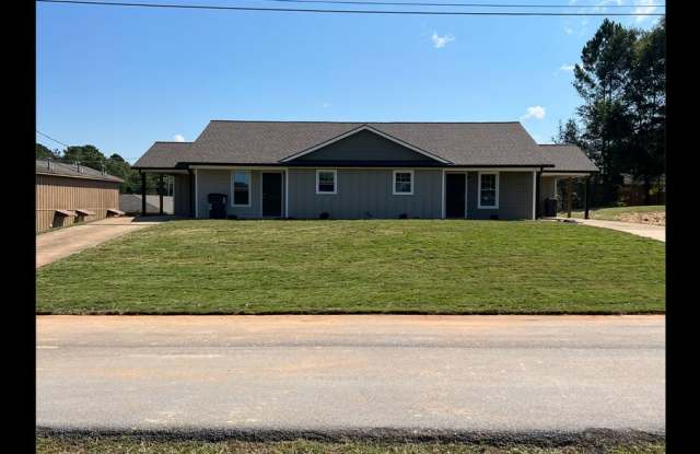 2 Bedroom/1 bath duplex apartment - 516 Valley Drive, Cedartown, GA 30125