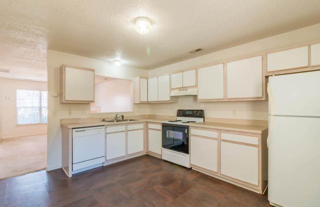 206 Pinegrove Court Gallery 4