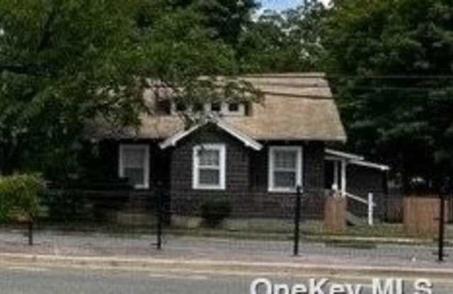 551 Broadway - 551 Broadway, North Amityville, NY 11701