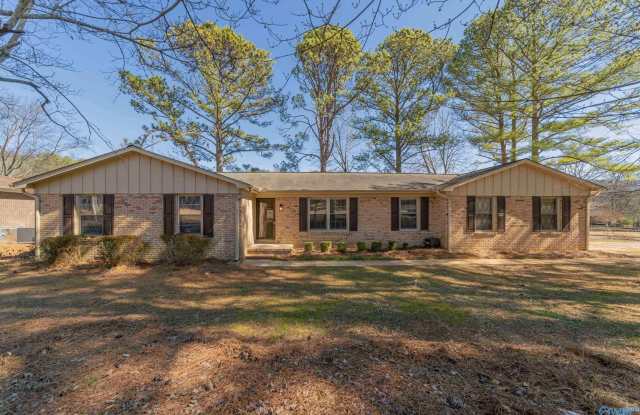 625 Versailles Drive - 625 Versailles Drive Southeast, Huntsville, AL 35803