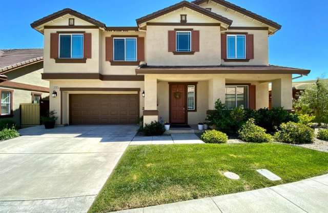 Living in Luxury in a Peaceful Setting photos photos