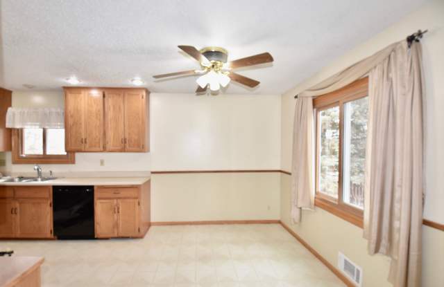 7701 Countryside Drive Gallery 3