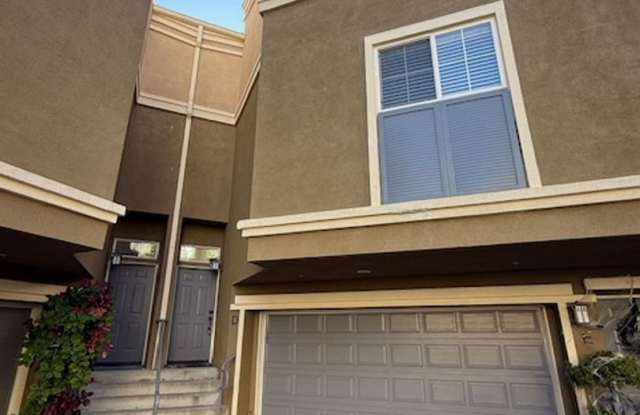 Condo in highly sought-after Vantage Community South Coast Metro photos photos