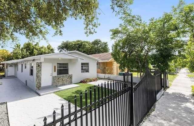 1555 NW 34th St photos photos