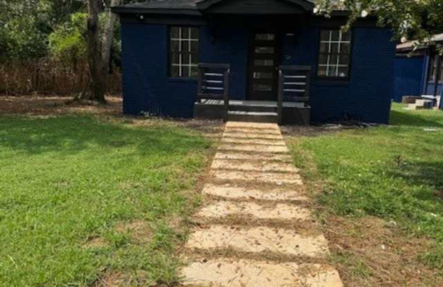 Two Bedroom 1 Bathroom-Fully renovated Gallery 3