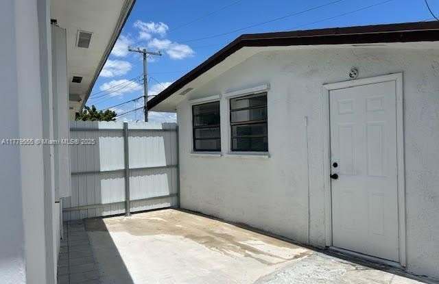 11225 SW 47th Ter photos photos