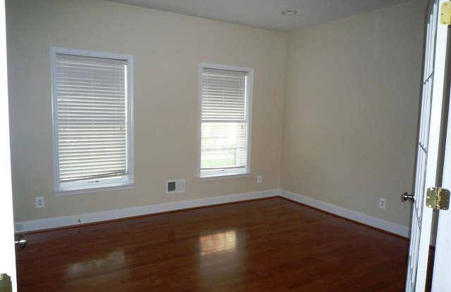 2421 HUNTINGTON PARK DRIVE Gallery 3