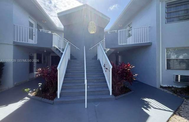 1663 NE Miami Gardens Dr photos photos