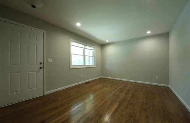 4736 Monmouth Dr Gallery 2