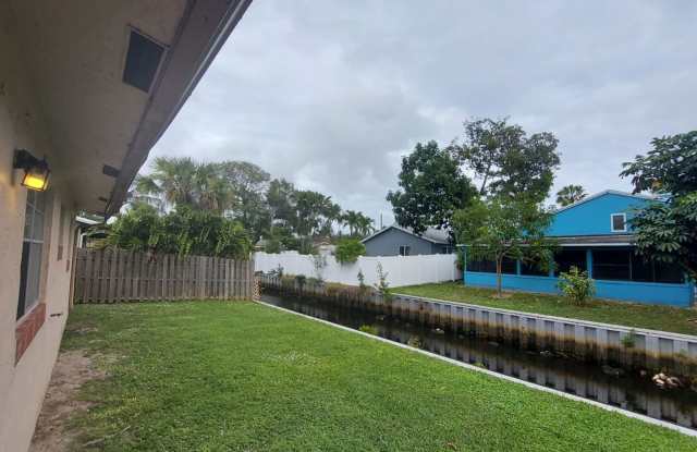 2 BEDROOMS 1 BATHROOM IN AREA OF RIVERLAND photos photos