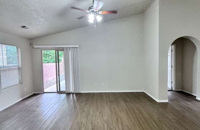 MOVE IN SPECIAL! Great 3 bed, 2 bath, 1575 sq ft home in Huning Ranch! Gallery 4