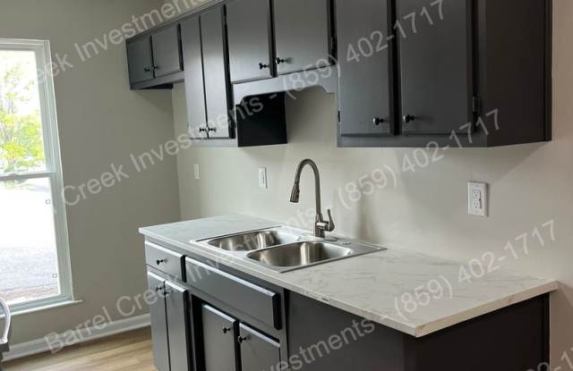 2-Bed 1.5-Bath Townhome - 104 Ewing Avenue, Harrodsburg, KY 40330