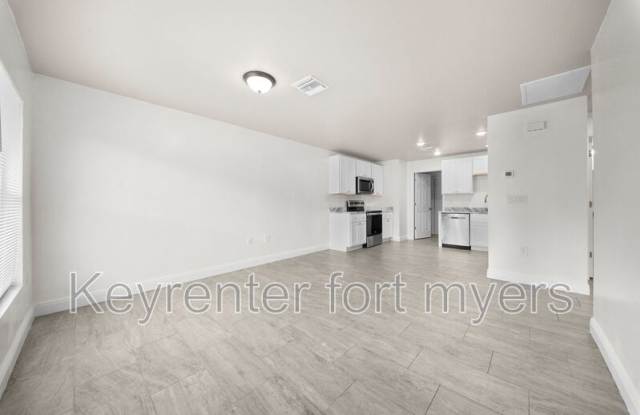 2405 MAPLE AVE Gallery 4