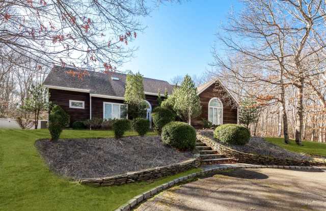 2784 Deerfield Road Gallery 4