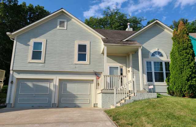 12316 Oak St - 12316 Oak Street, Kansas City, MO 64145