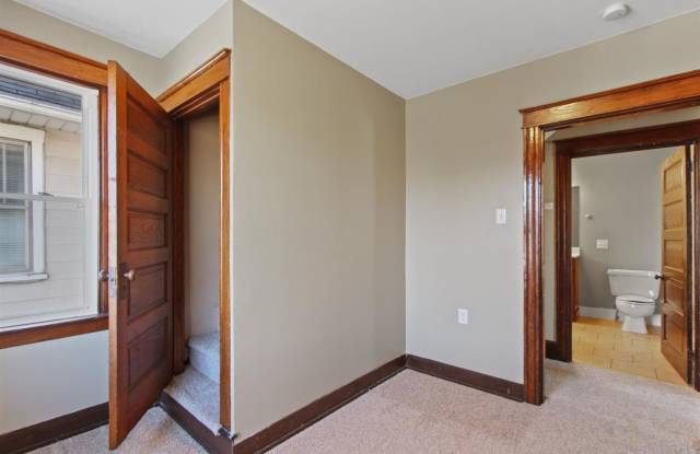 Spacious Single Family Home In York City! Gallery 3