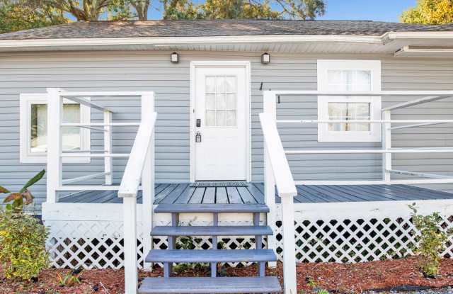 3 bed 1 bath Cottage in West Pensacola Gallery 4