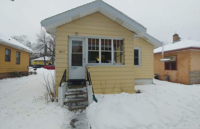 AVAILABLE AUGUST 3rd - 2 BED 1 BATH NEAR CAMPUS - 1611 Waverly Avenue, Duluth, MN 55803