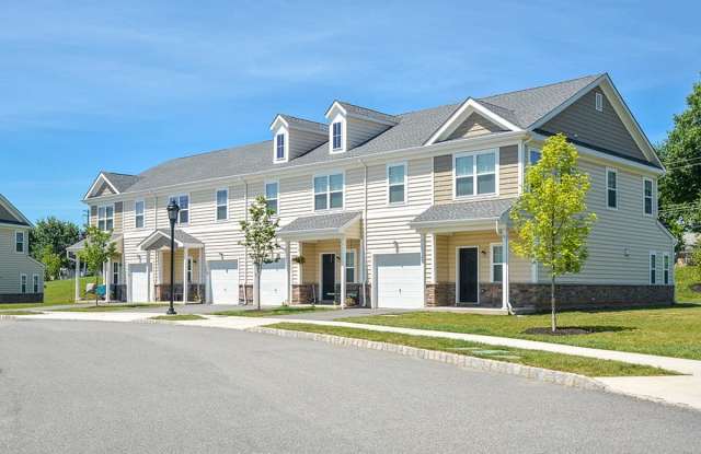 Westfield 41 Apartment Homes Gallery 2