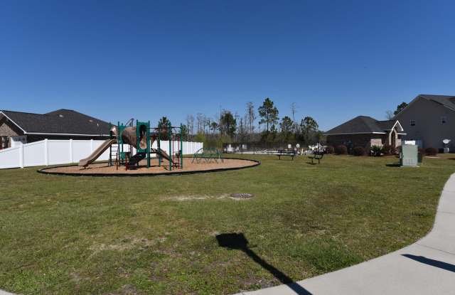 3 Br, 2 1/2 Ba Home In Griffin Park, Hinesville, GA $1,000 OFF FIRST FULL MONTH’S RENT WITH AN ACCEPTABLE APPLICATION & CREDIT. FOR SHOWINGS PLEASE CALL REMAX ACCENT AT 912-756-5888. Gallery 4