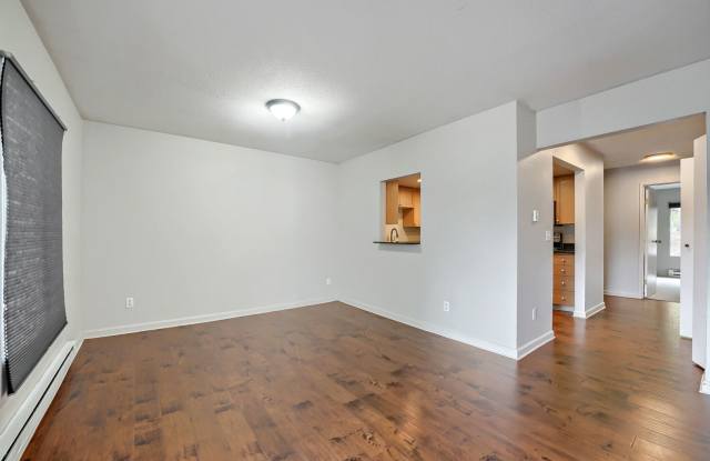 Charming 3rd Floor 2bed/2bath Apartment in North Bellevue! Gallery 4