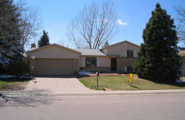 Spacious 3 Bed + Office, 2 Bath Single Family Home with a 2 Car Garage! photos photos