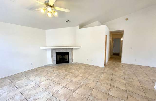 Cute 3 Bedroom Home in Center of Kingman- Available Now! Gallery 3