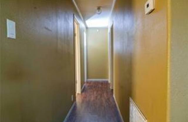 2465 Kemp Street Gallery 4