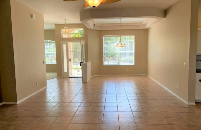 Venice Stunning 2-Bed, 2-Bath Home plus Den Gallery 4